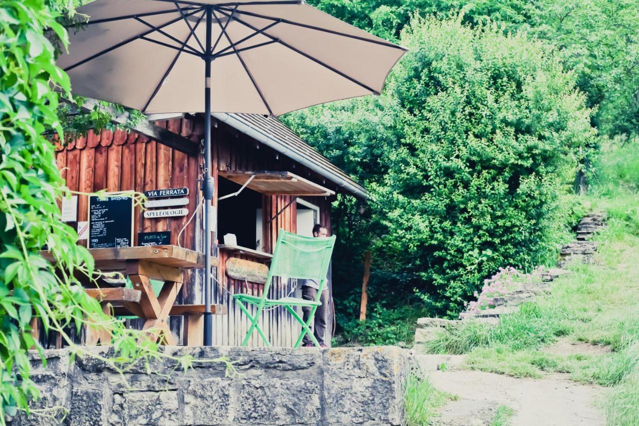 Hotel Les Repaires Nans-sous-Sainte-Anne Exterior foto
